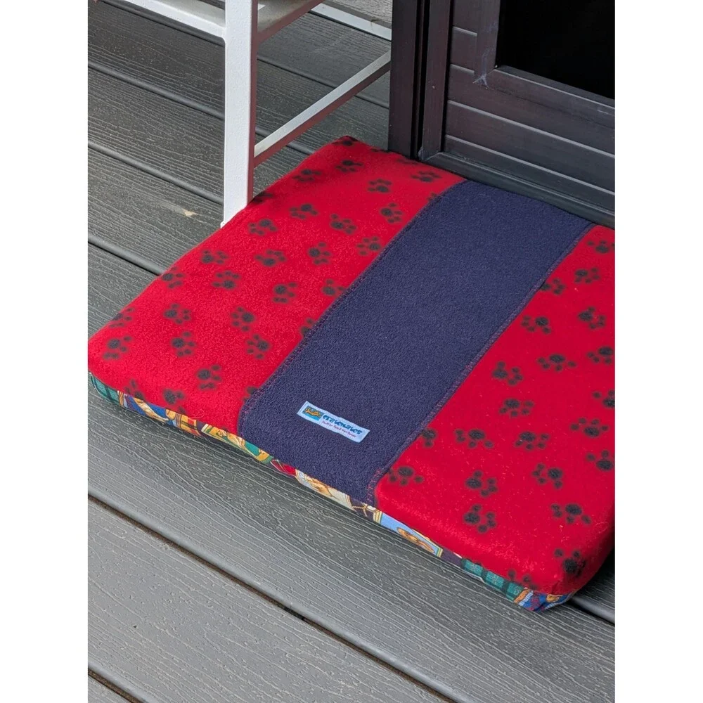 Double Sided Pad Pet Bed - Travel Dogs and Pawprint Fleece NEW (22 x 20)